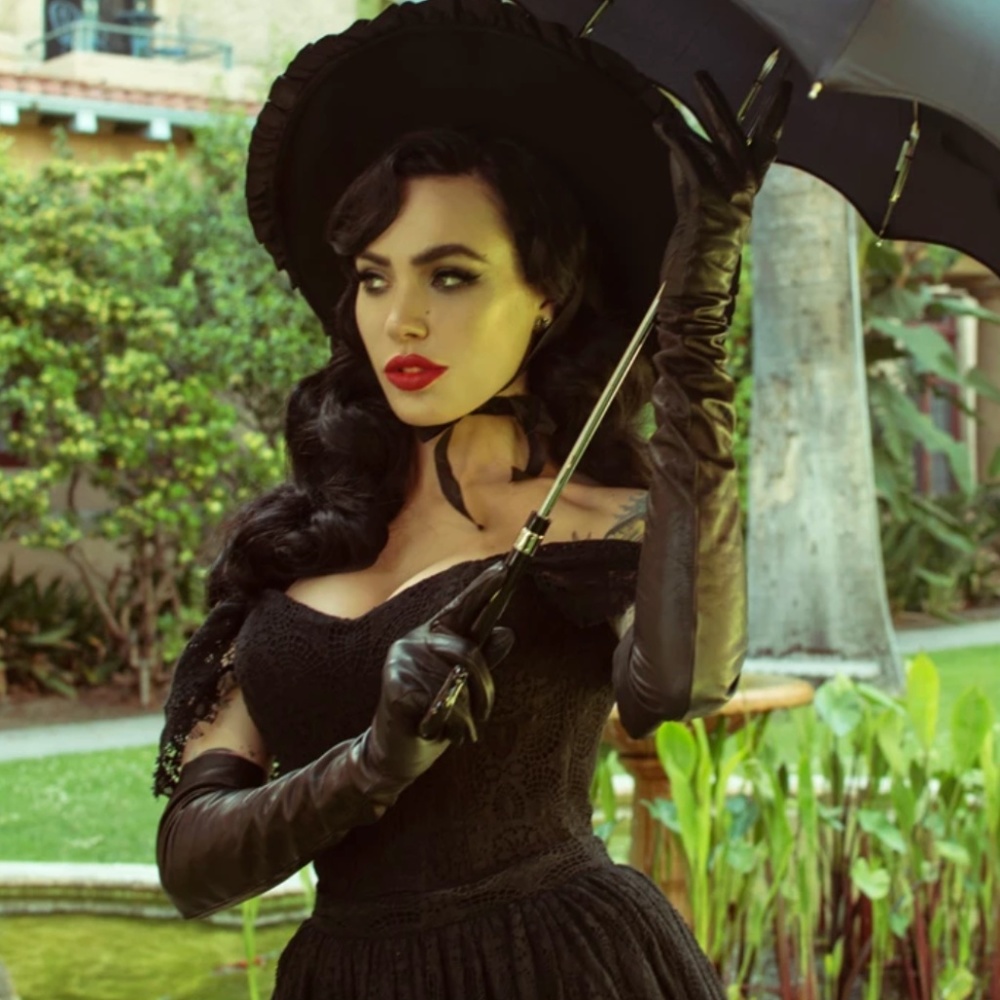 La Femme en Noir Southern Gothic Bustier XL